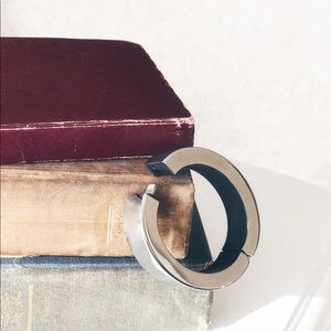 Luxury QBracelet in silver, also charges iPhone